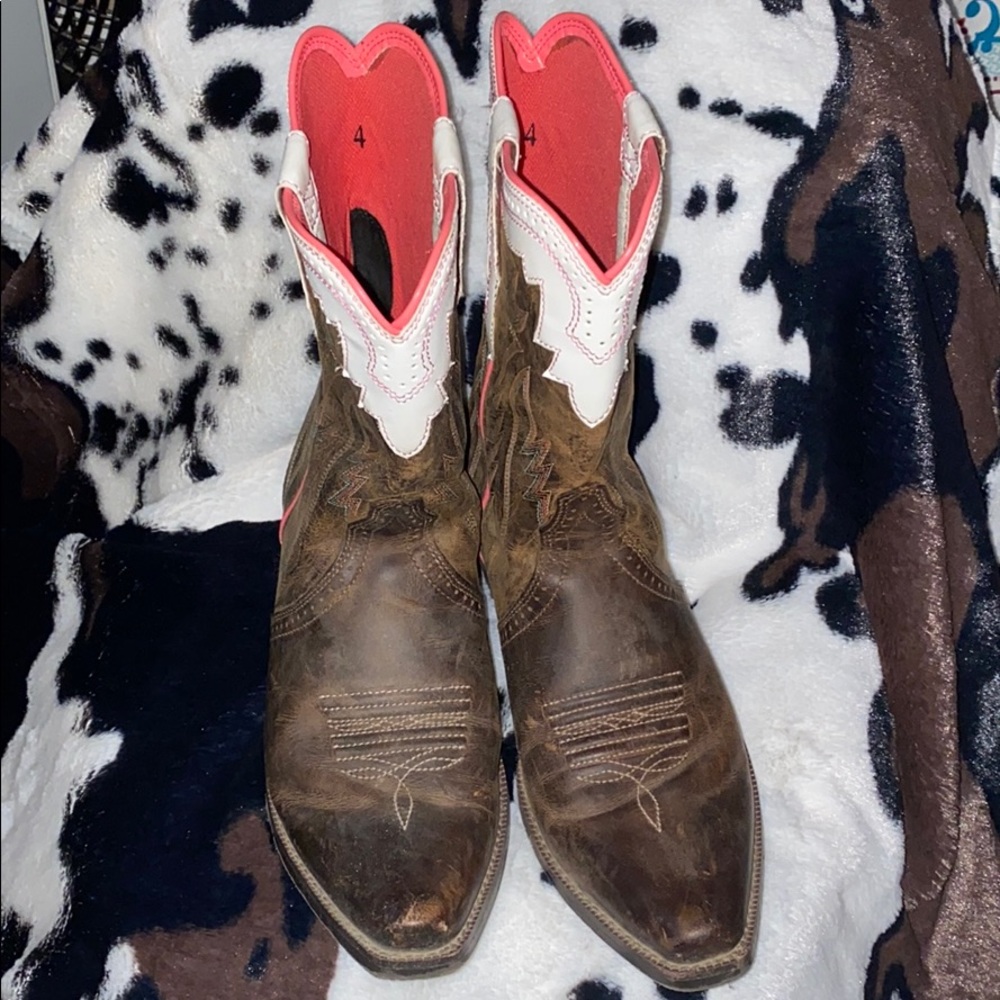 Ariat Girls Cowboy Boots!